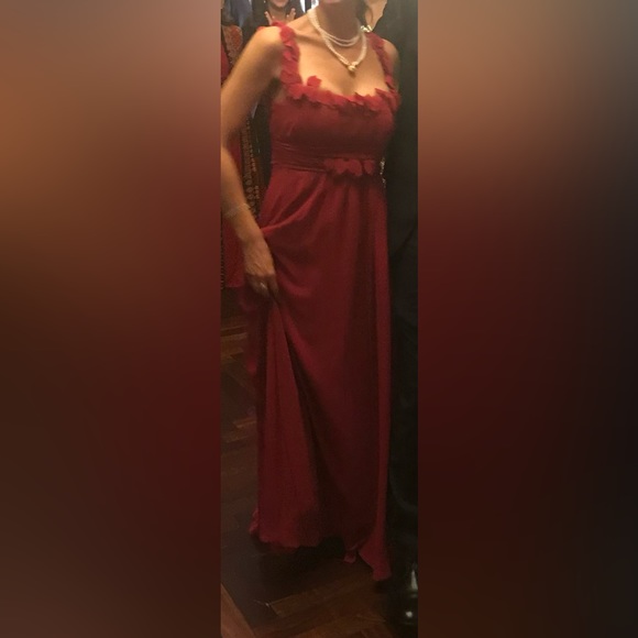 Gorgeous burgundy long gown - Picture 3 of 9